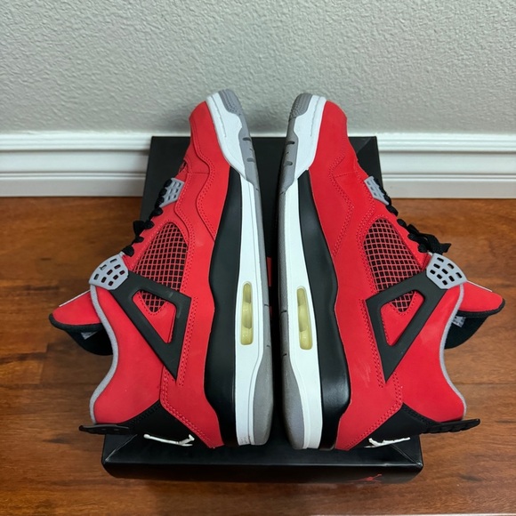 Jordan 4 Retro Toro Bravo Size 10.5 - Picture 6 of 8